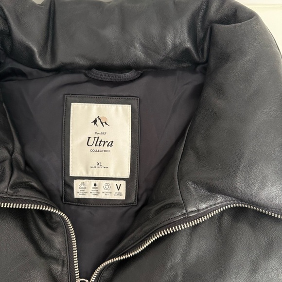 Abercrombie Womens Vegan Leather Puffer Vest Black Ultra Collection Size XL - Picture 8 of 11